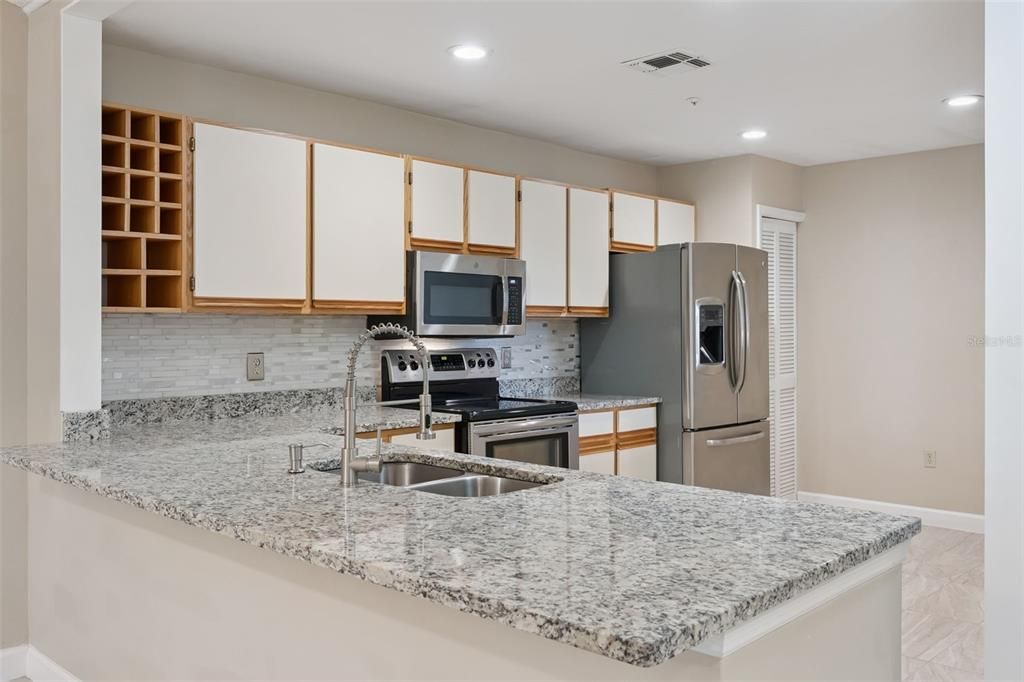 For Rent: $2,150 (2 beds, 2 baths, 1125 Square Feet)