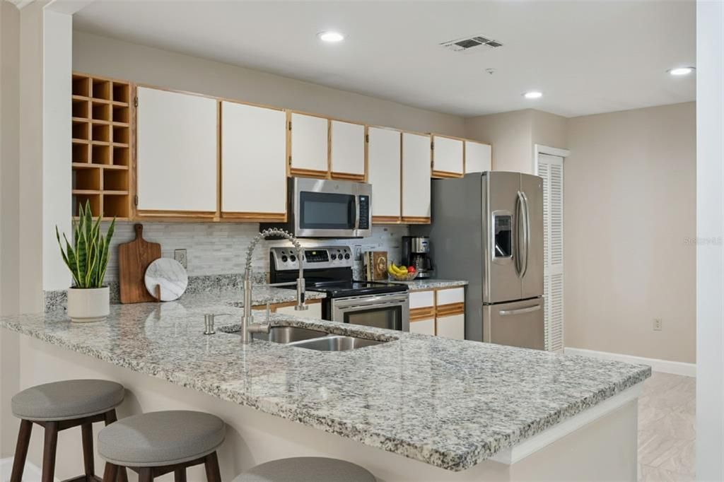 For Rent: $2,150 (2 beds, 2 baths, 1125 Square Feet)