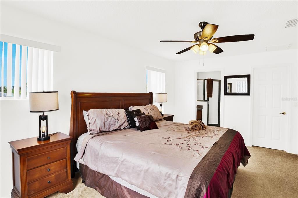 For Sale: $445,000 (5 beds, 4 baths, 2542 Square Feet)