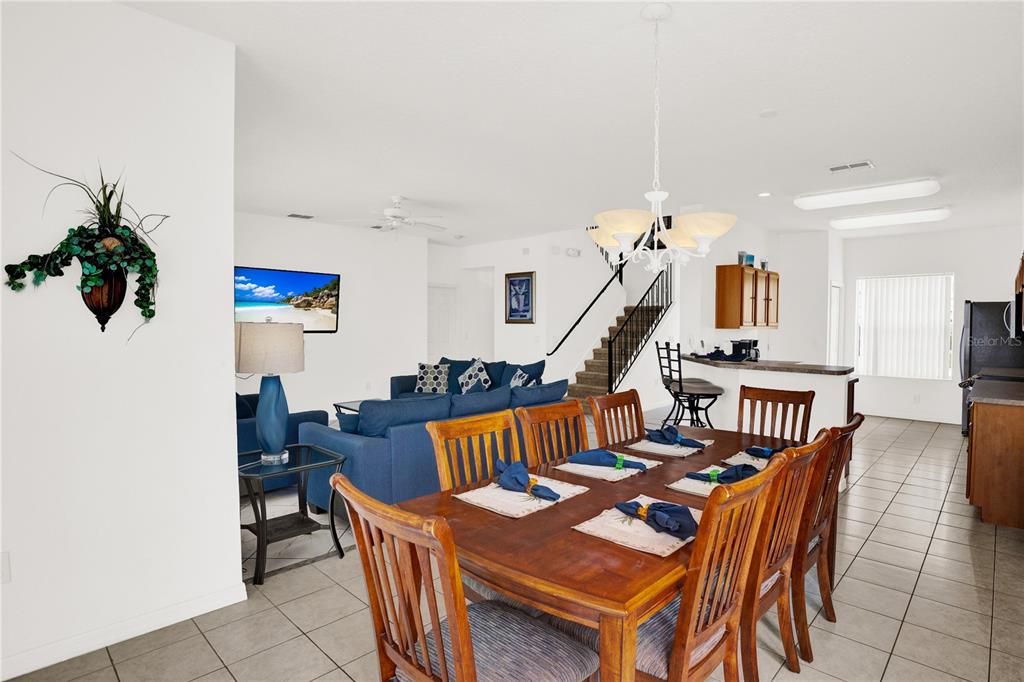 For Sale: $445,000 (5 beds, 4 baths, 2542 Square Feet)