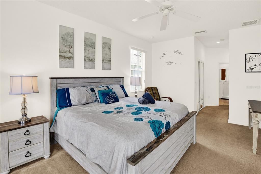 For Sale: $445,000 (5 beds, 4 baths, 2542 Square Feet)
