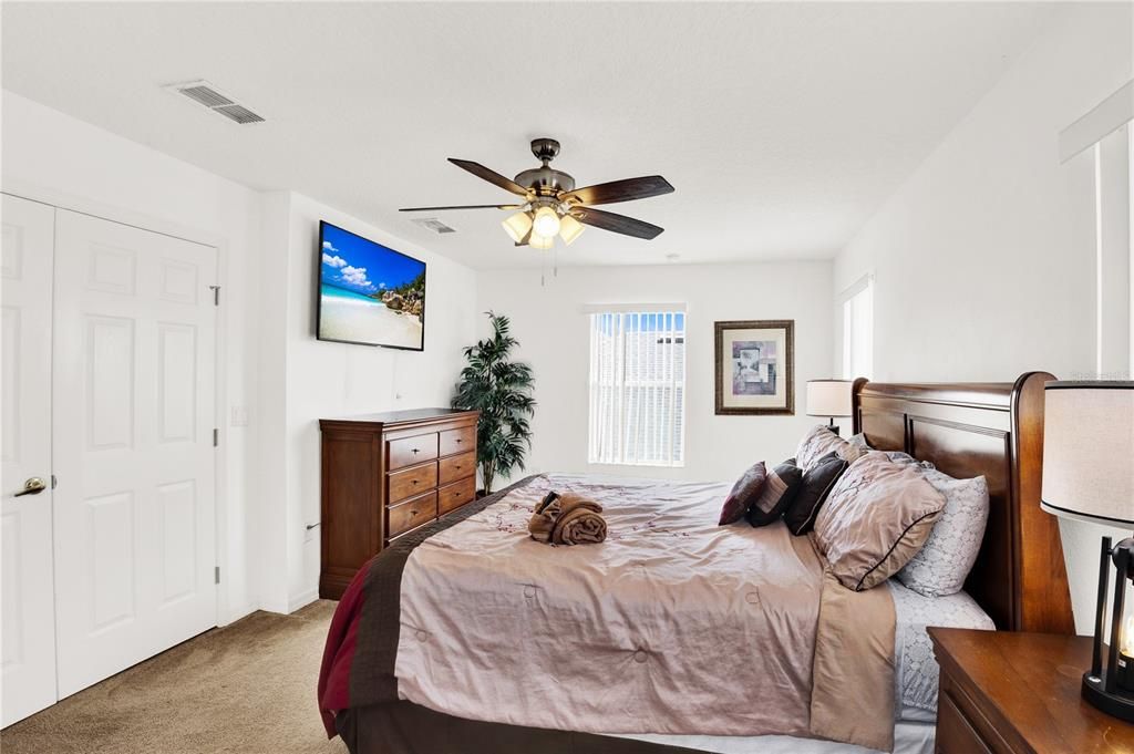 For Sale: $445,000 (5 beds, 4 baths, 2542 Square Feet)