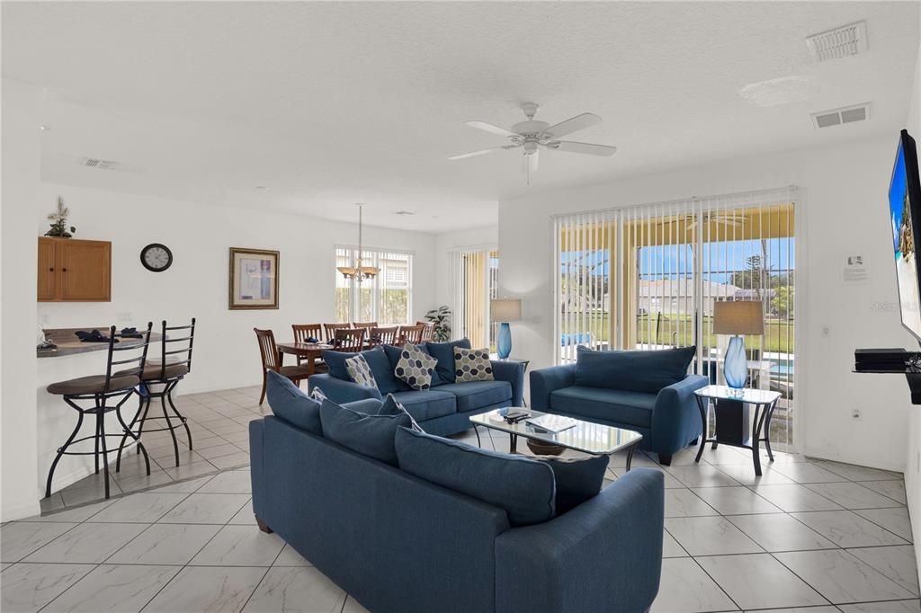 For Sale: $445,000 (5 beds, 4 baths, 2542 Square Feet)