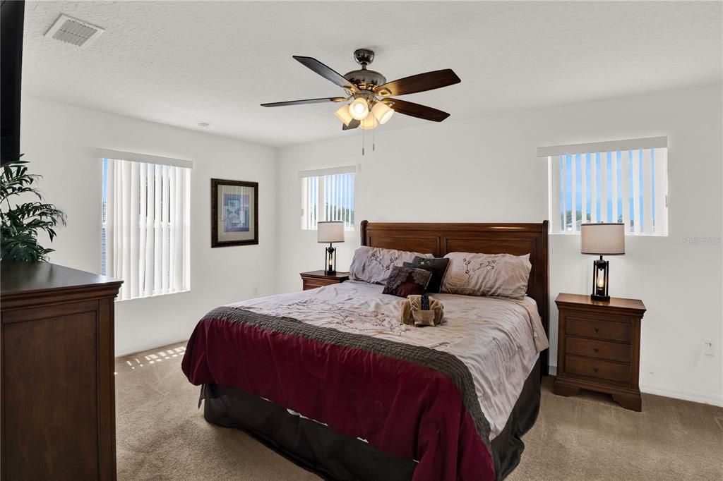 For Sale: $445,000 (5 beds, 4 baths, 2542 Square Feet)