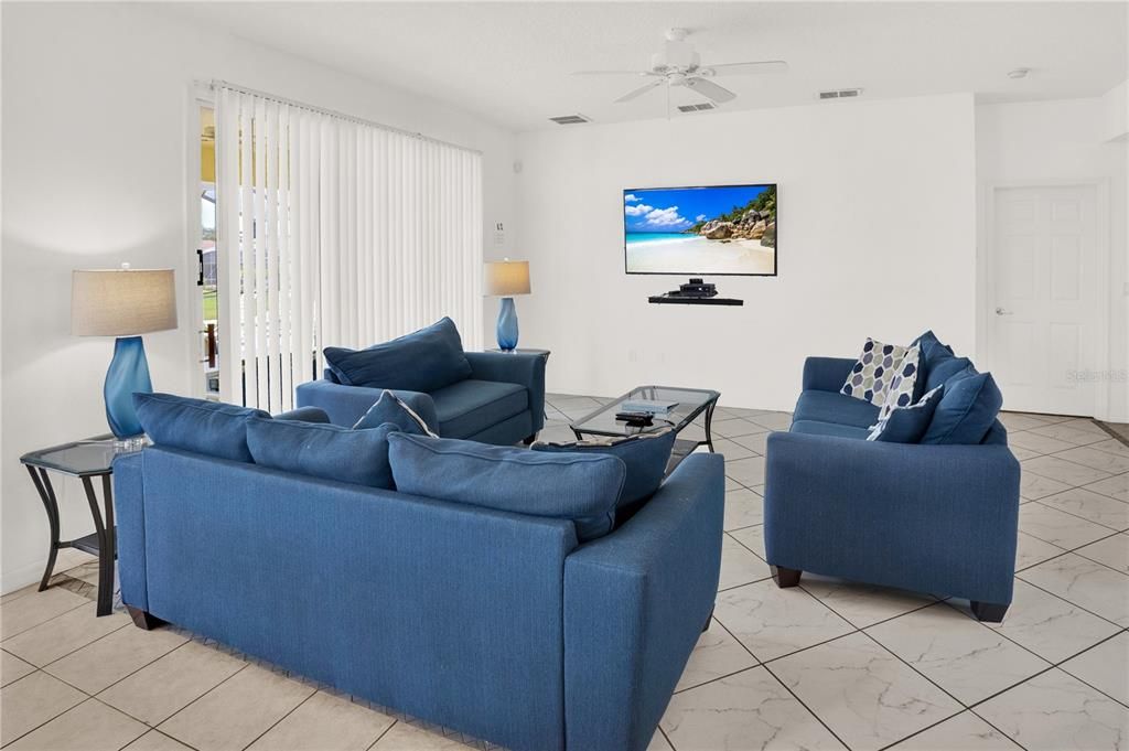 For Sale: $445,000 (5 beds, 4 baths, 2542 Square Feet)