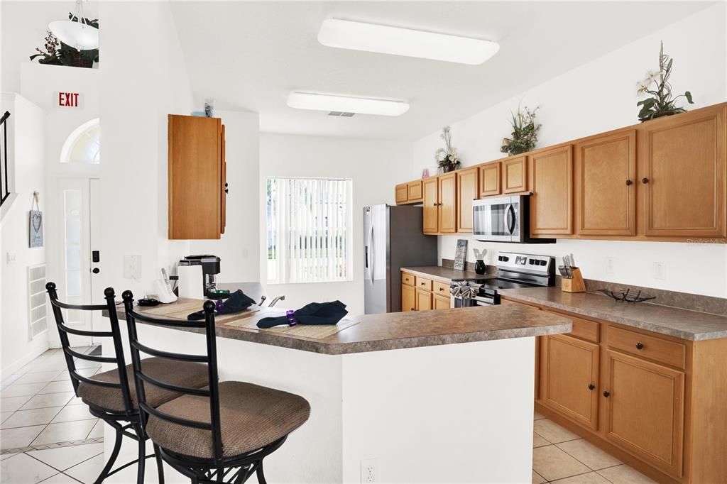 For Sale: $445,000 (5 beds, 4 baths, 2542 Square Feet)