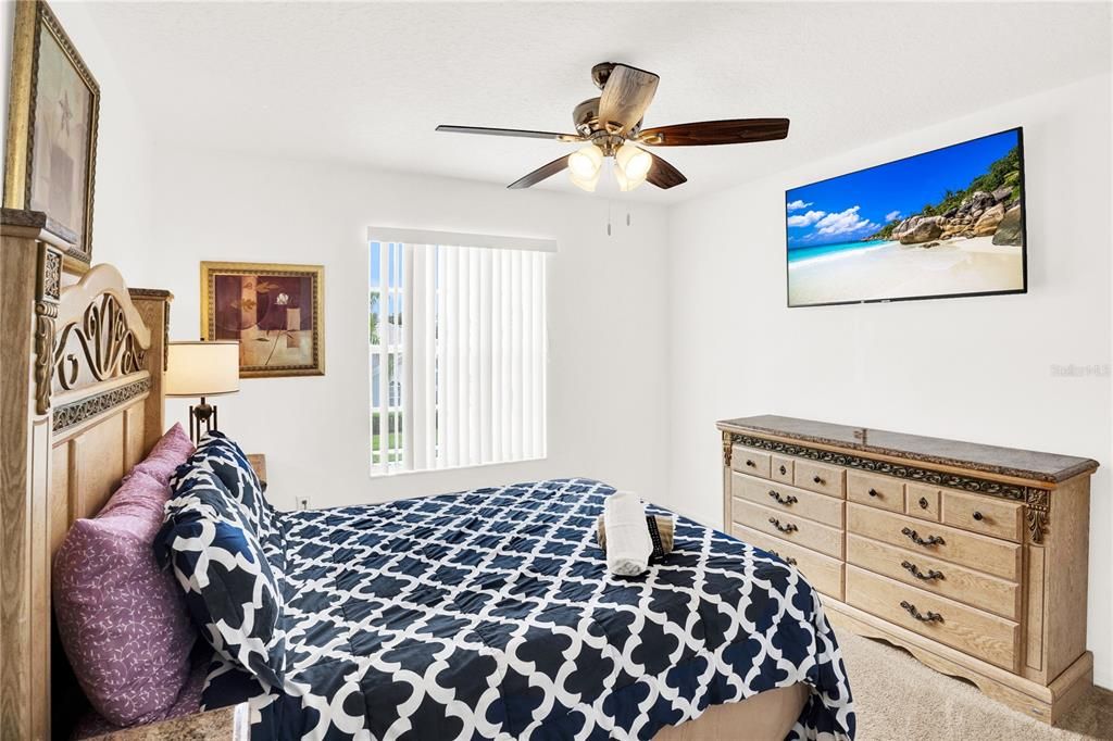 For Sale: $445,000 (5 beds, 4 baths, 2542 Square Feet)