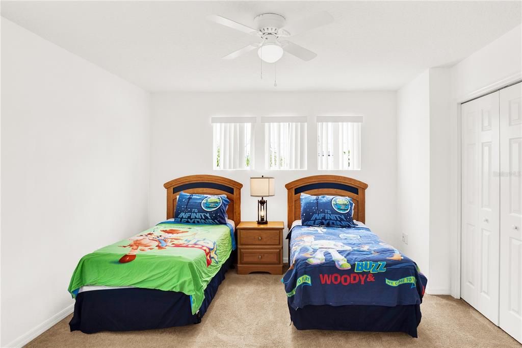 For Sale: $445,000 (5 beds, 4 baths, 2542 Square Feet)