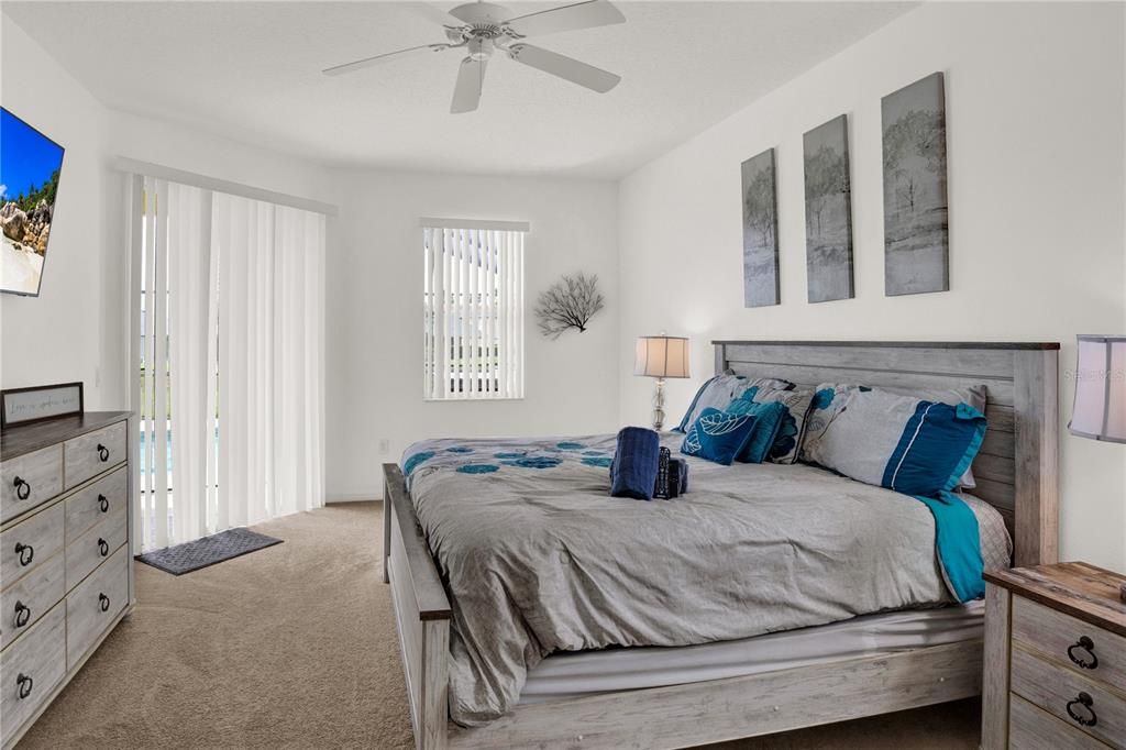 For Sale: $445,000 (5 beds, 4 baths, 2542 Square Feet)