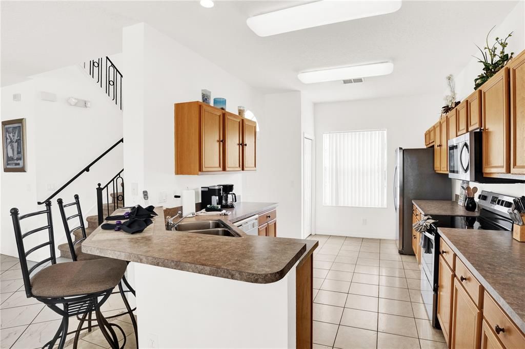 For Sale: $445,000 (5 beds, 4 baths, 2542 Square Feet)