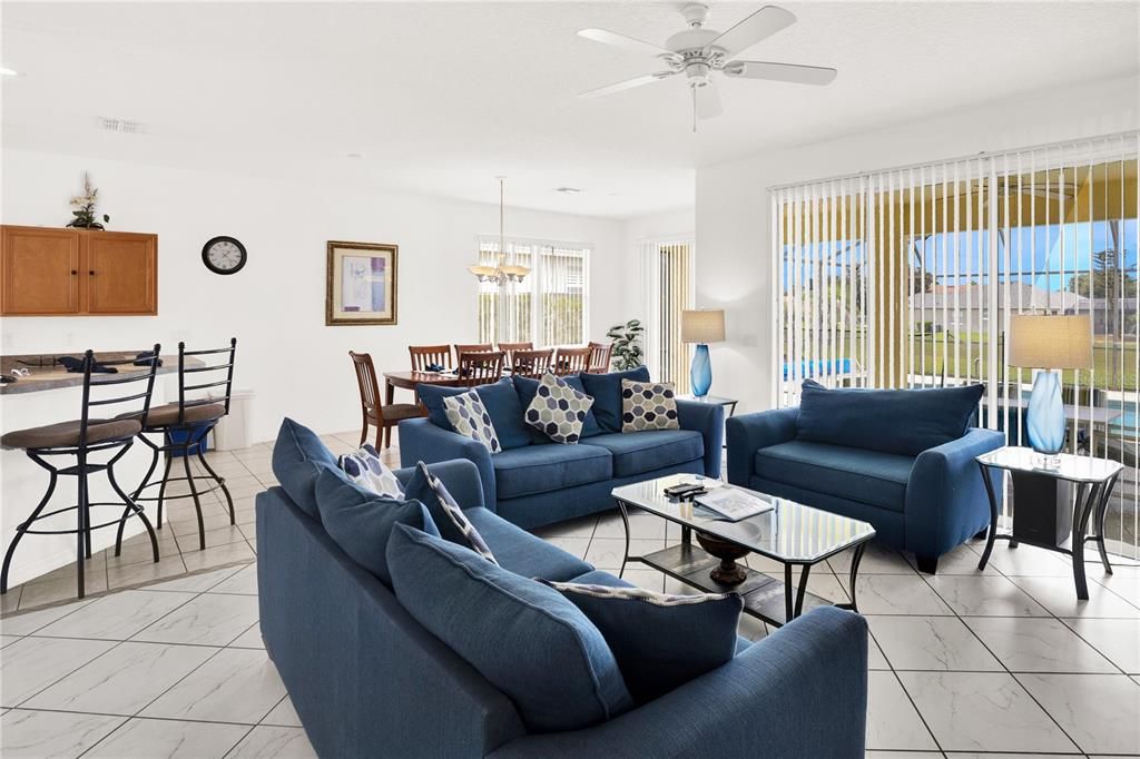 For Sale: $445,000 (5 beds, 4 baths, 2542 Square Feet)