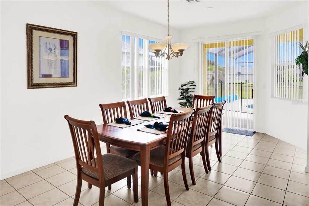 For Sale: $445,000 (5 beds, 4 baths, 2542 Square Feet)