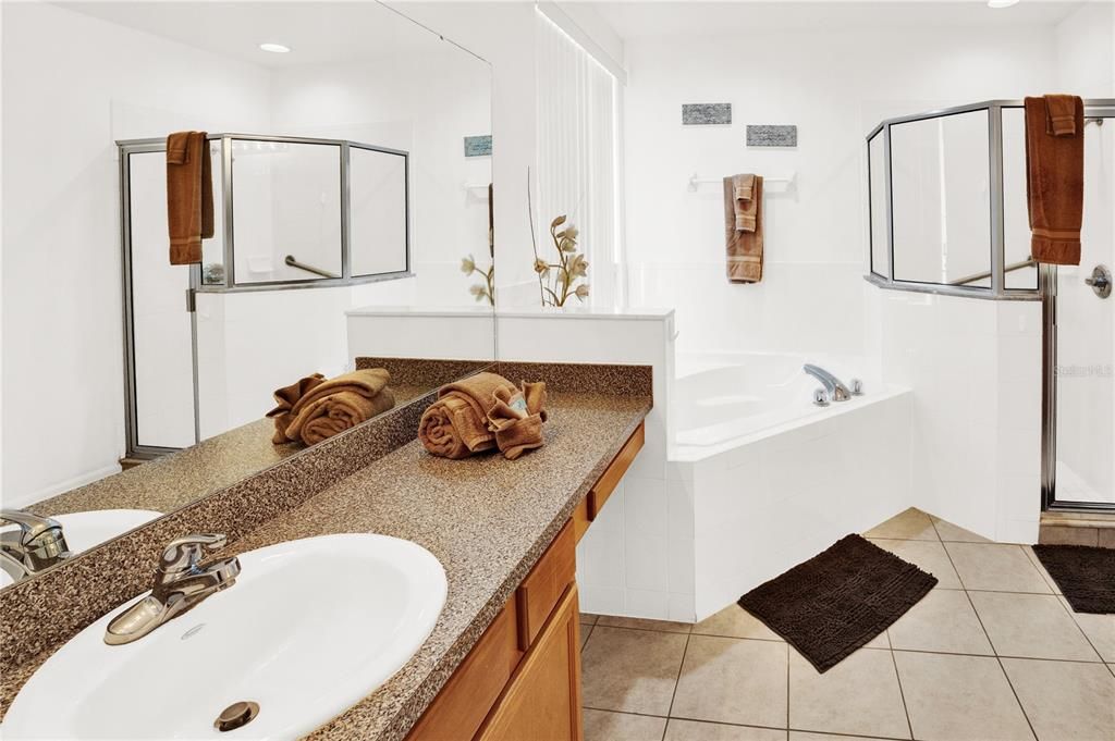 For Sale: $445,000 (5 beds, 4 baths, 2542 Square Feet)