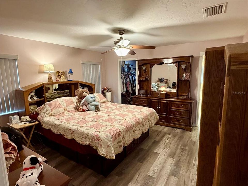 For Sale: $323,753 (3 beds, 2 baths, 1913 Square Feet)