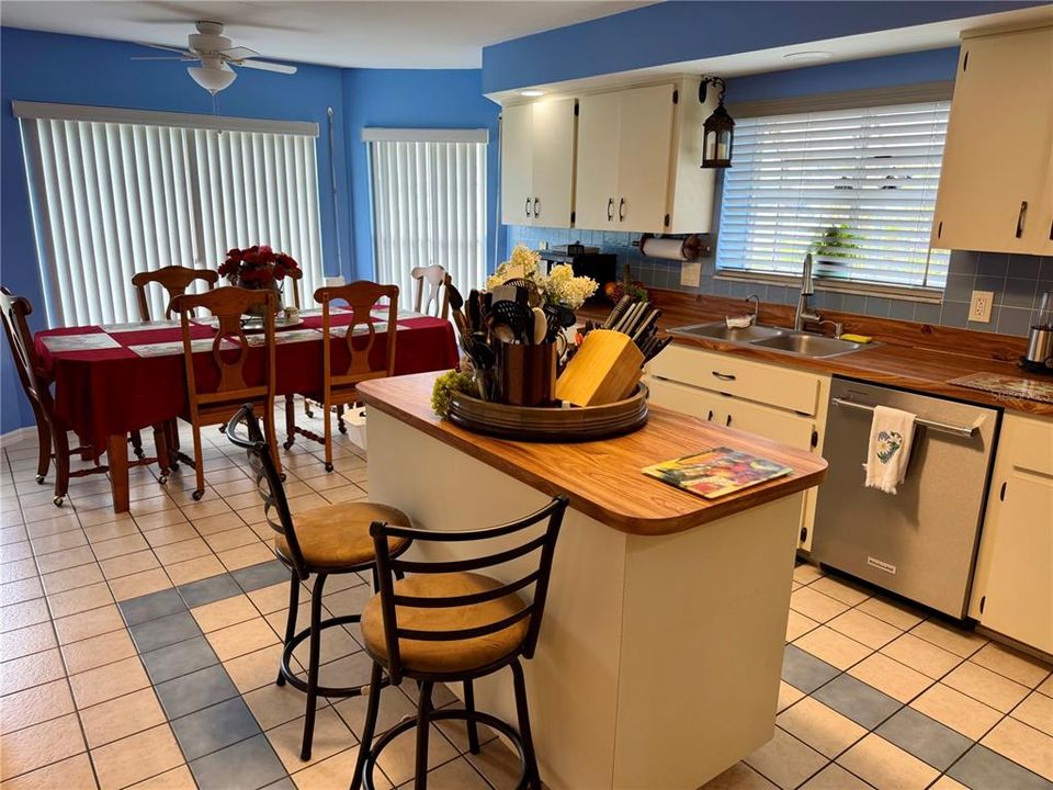 For Sale: $323,753 (3 beds, 2 baths, 1913 Square Feet)