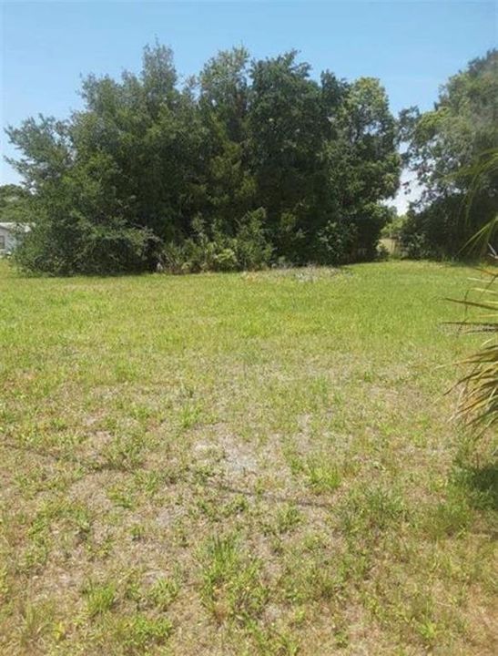 На продажу: $42,900 (0.28 acres)