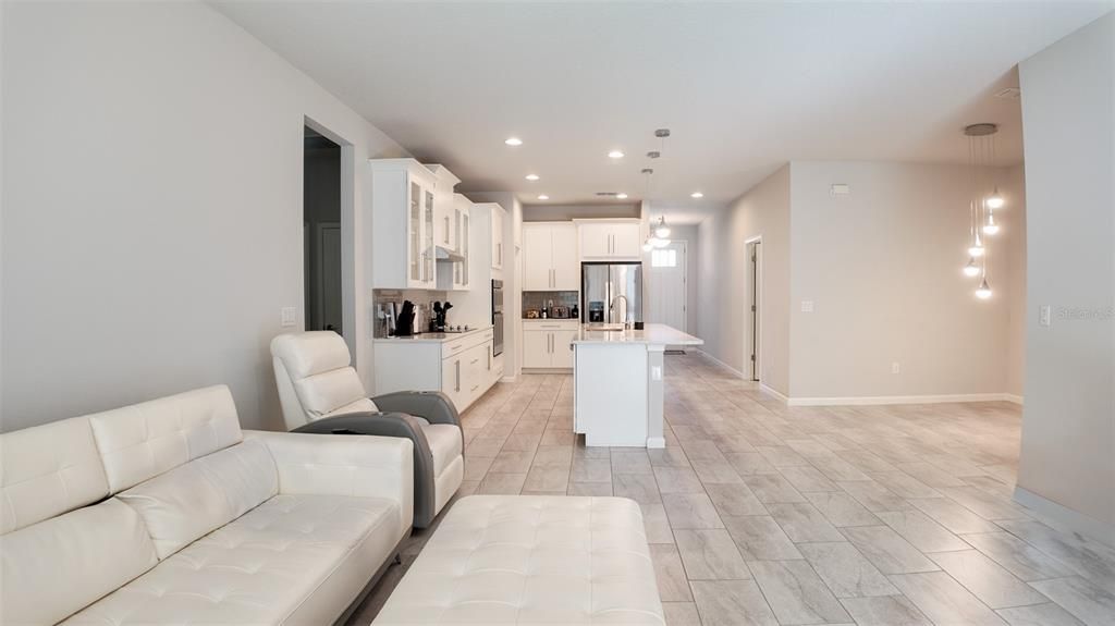 For Sale: $425,000 (4 beds, 3 baths, 2366 Square Feet)