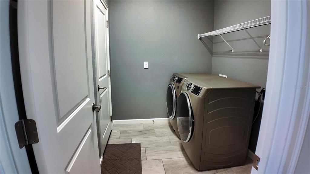For Sale: $425,000 (4 beds, 3 baths, 2366 Square Feet)