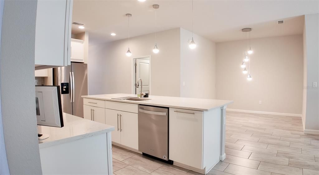 For Sale: $425,000 (4 beds, 3 baths, 2366 Square Feet)