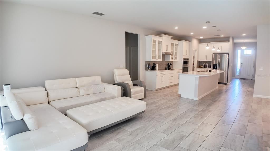 For Sale: $425,000 (4 beds, 3 baths, 2366 Square Feet)