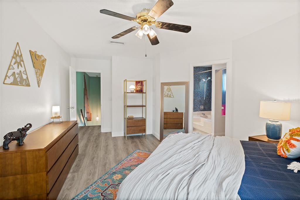 En Venta: $299,900 (2 camas, 2 baños, 1200 Pies cuadrados)