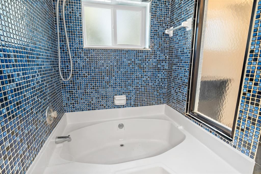 En Venta: $299,900 (2 camas, 2 baños, 1200 Pies cuadrados)