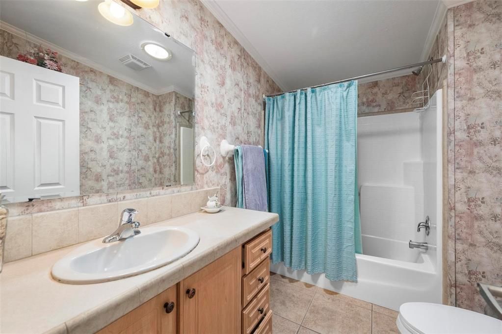 For Sale: $250,000 (3 beds, 2 baths, 1804 Square Feet)