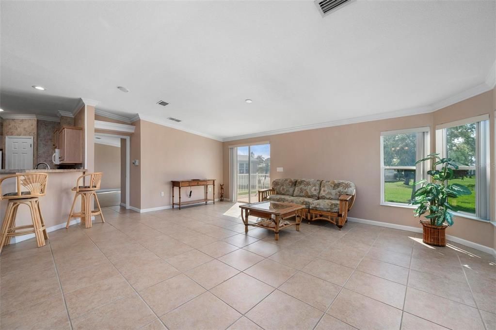 For Sale: $250,000 (3 beds, 2 baths, 1804 Square Feet)