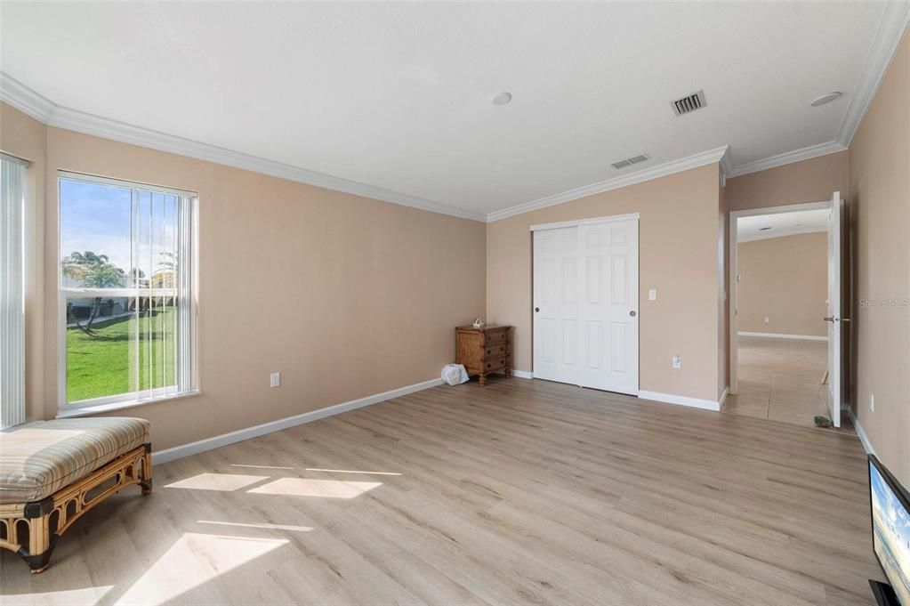 For Sale: $250,000 (3 beds, 2 baths, 1804 Square Feet)