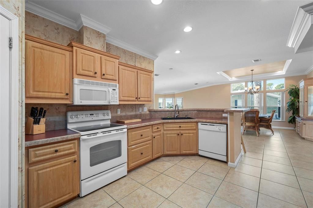 For Sale: $250,000 (3 beds, 2 baths, 1804 Square Feet)