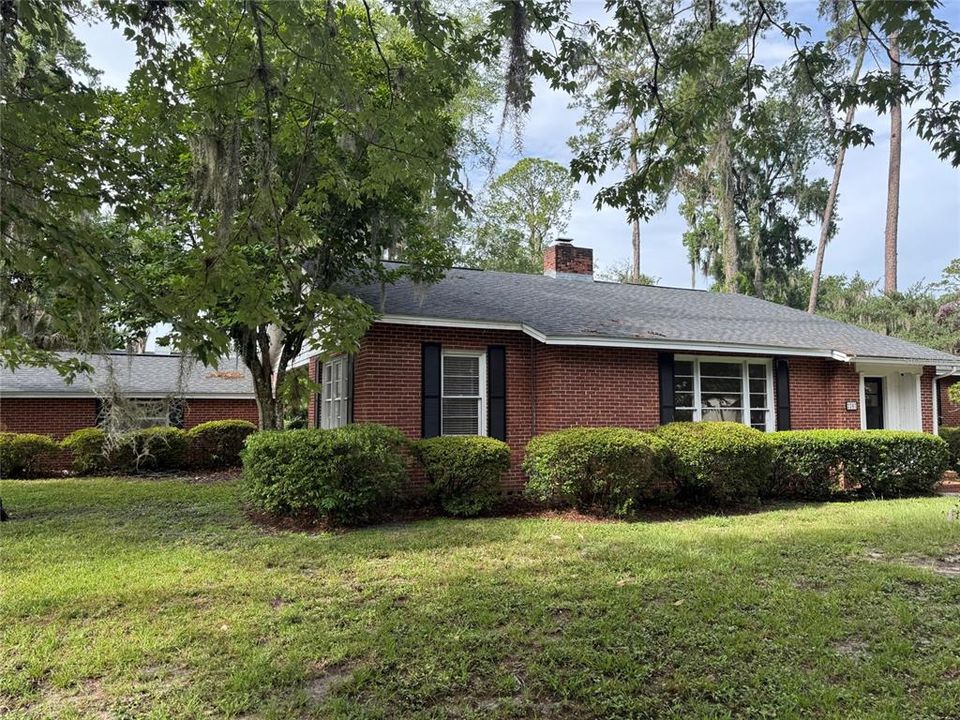 For Sale: $899,000 (3 beds, 3 baths, 2328 Square Feet)