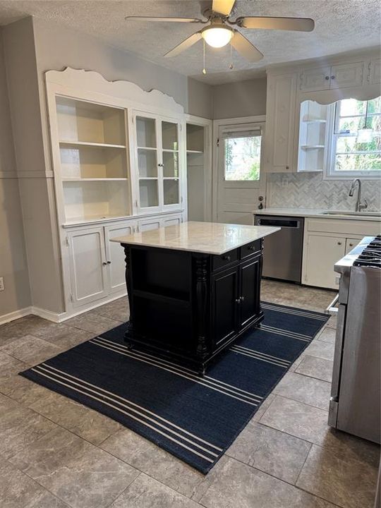 For Sale: $899,000 (3 beds, 3 baths, 2328 Square Feet)