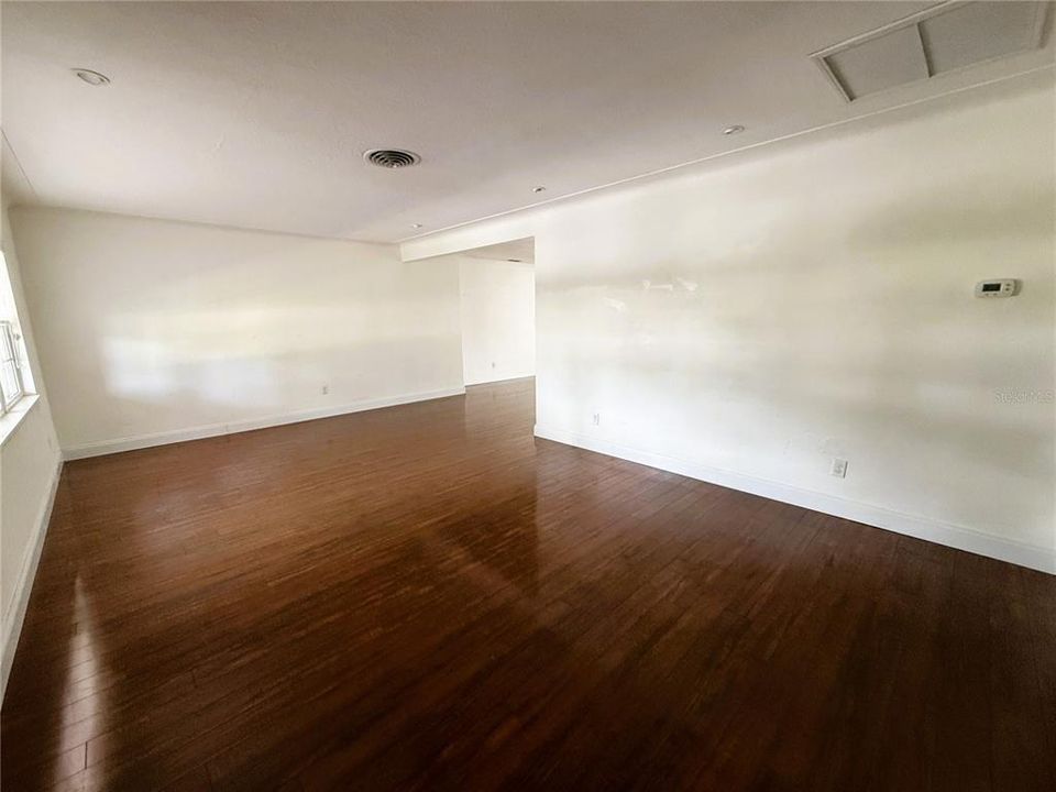 For Rent: $2,900 (3 beds, 2 baths, 1762 Square Feet)