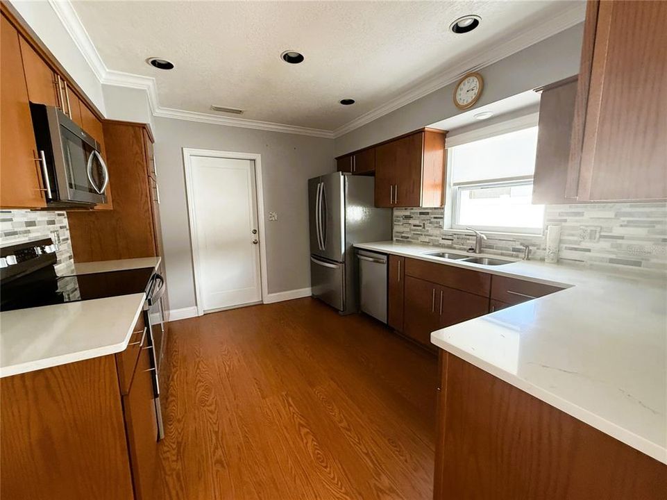 For Rent: $2,900 (3 beds, 2 baths, 1762 Square Feet)