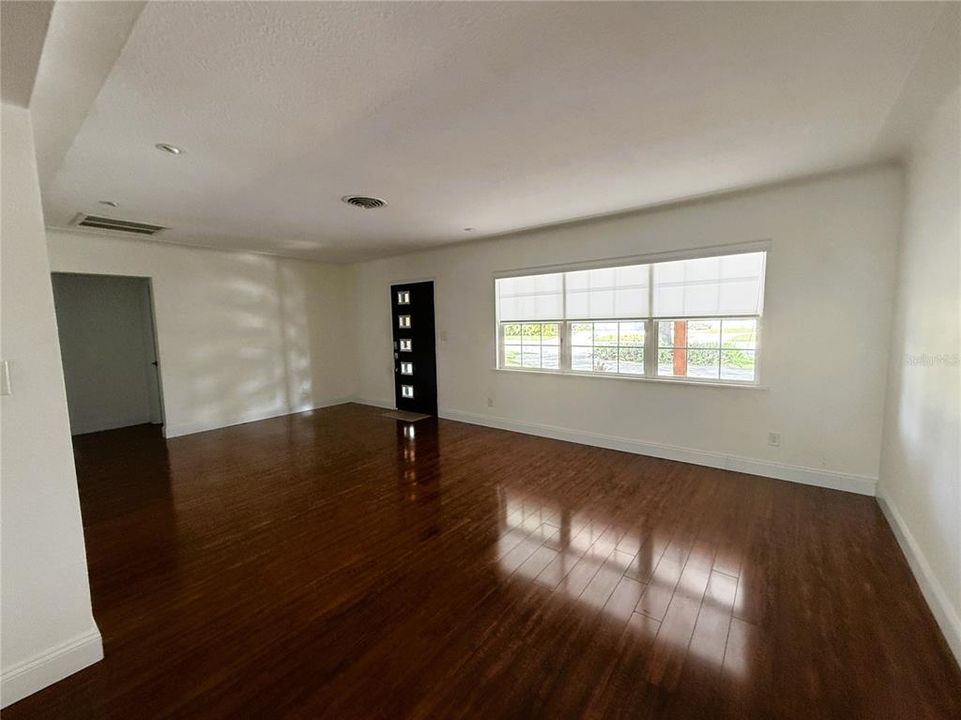 For Rent: $2,900 (3 beds, 2 baths, 1762 Square Feet)