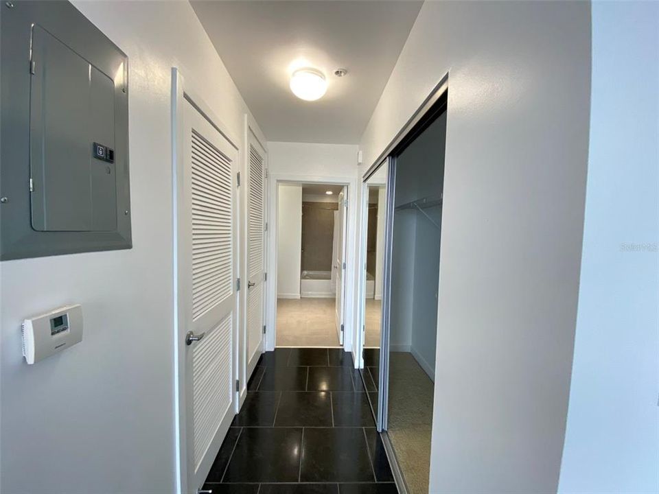 For Rent: $1,600 (1 beds, 1 baths, 730 Square Feet)