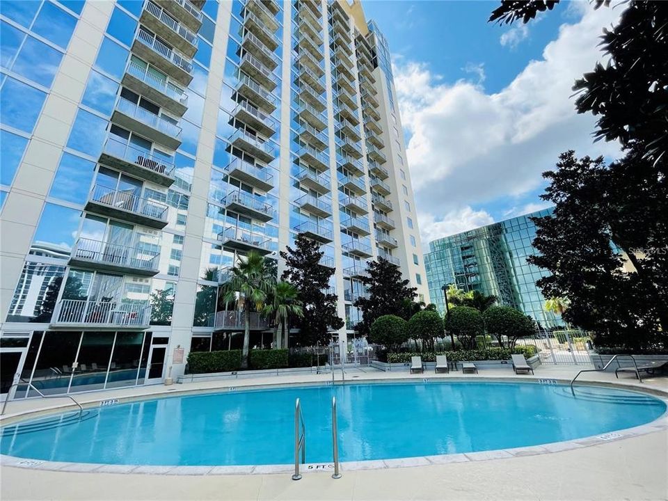 For Rent: $1,600 (1 beds, 1 baths, 730 Square Feet)