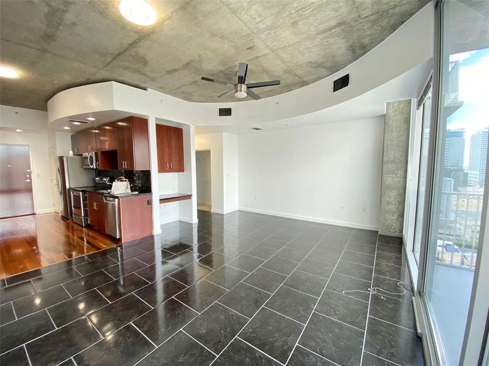 For Rent: $1,600 (1 beds, 1 baths, 730 Square Feet)