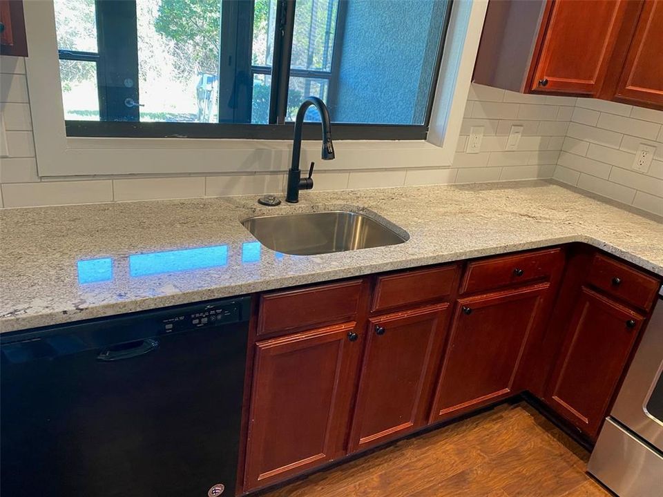 For Sale: $344,900 (3 beds, 2 baths, 1659 Square Feet)