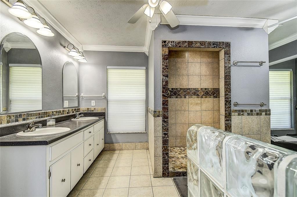 For Sale: $1,099,500 (5 beds, 4 baths, 4770 Square Feet)