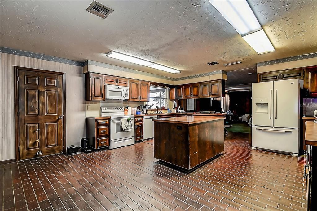 For Sale: $1,099,500 (5 beds, 4 baths, 4770 Square Feet)