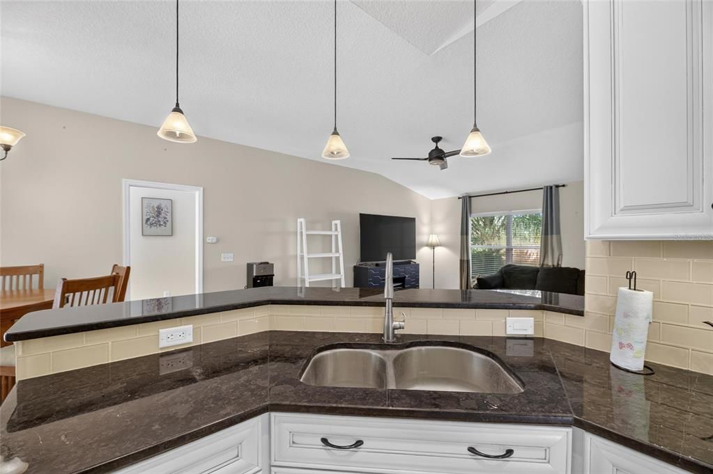 For Sale: $500,000 (4 beds, 3 baths, 2207 Square Feet)