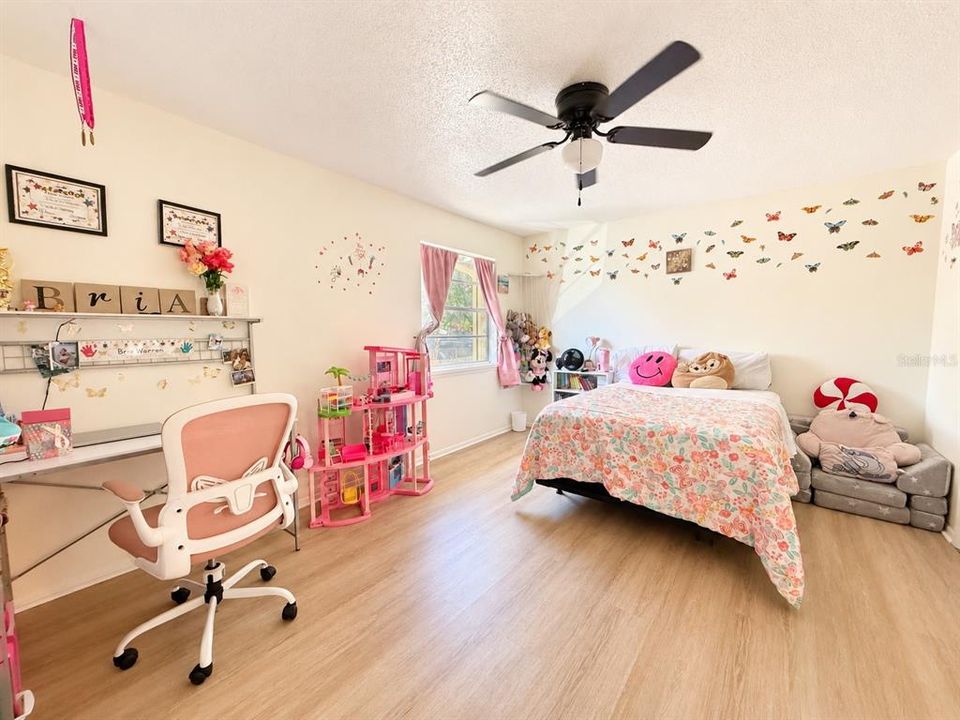 For Sale: $199,900 (3 beds, 2 baths, 1588 Square Feet)