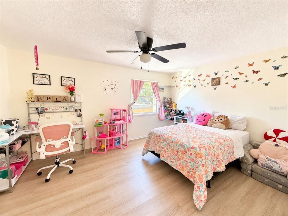 For Sale: $199,900 (3 beds, 2 baths, 1588 Square Feet)