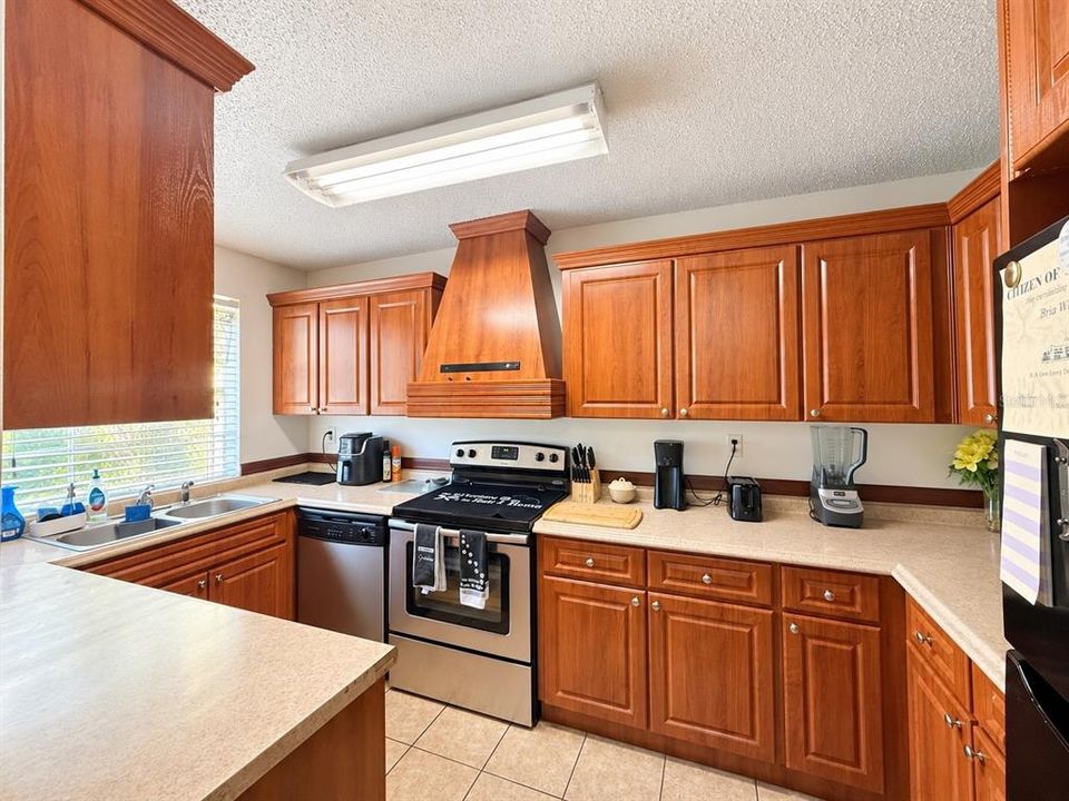 For Sale: $199,900 (3 beds, 2 baths, 1588 Square Feet)