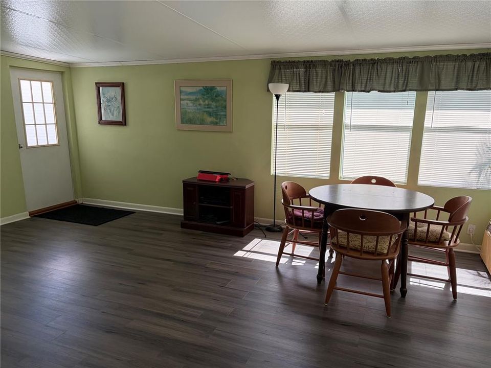 For Sale: $179,900 (2 beds, 2 baths, 1435 Square Feet)