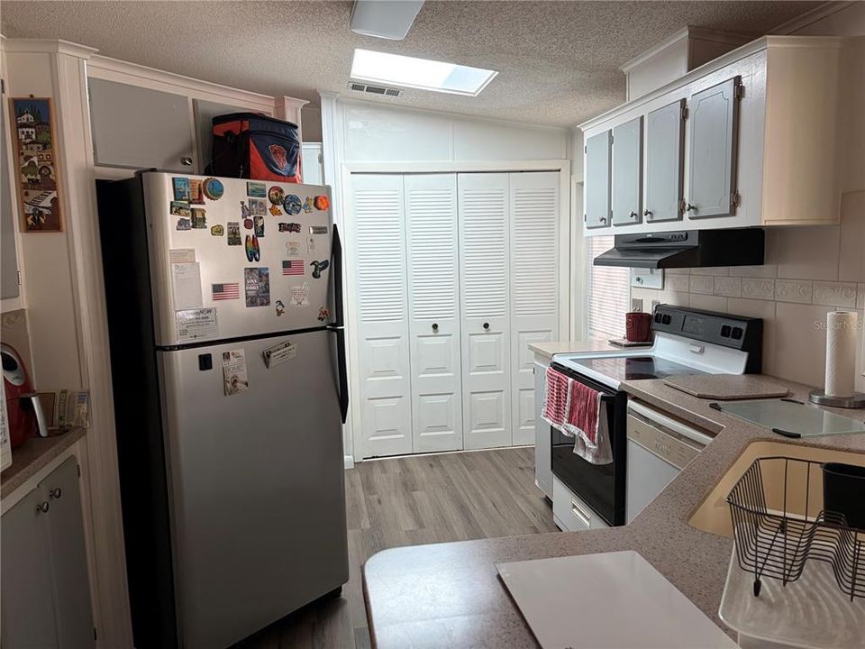 For Sale: $179,900 (2 beds, 2 baths, 1435 Square Feet)