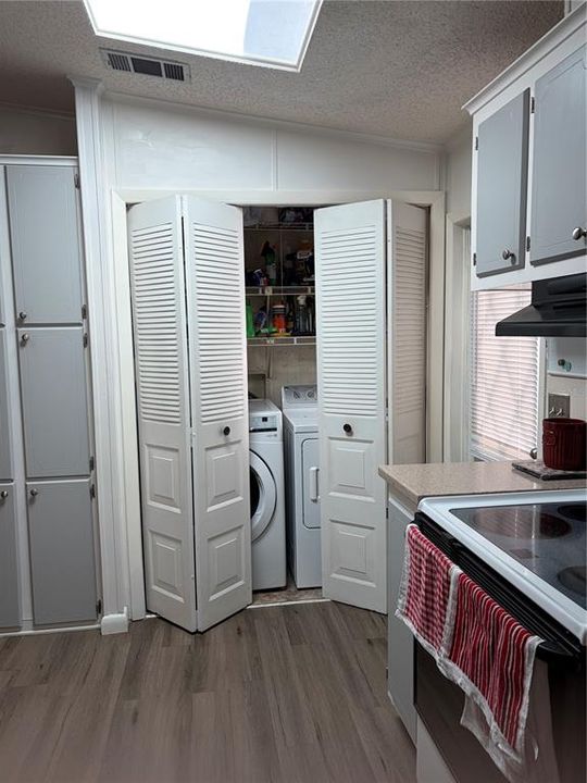 For Sale: $179,900 (2 beds, 2 baths, 1435 Square Feet)