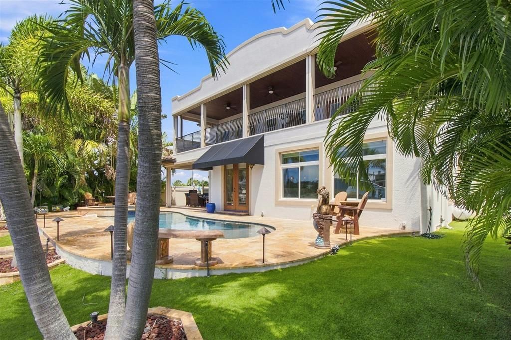 For Sale: $2,995,000 (4 beds, 5 baths, 3992 Square Feet)