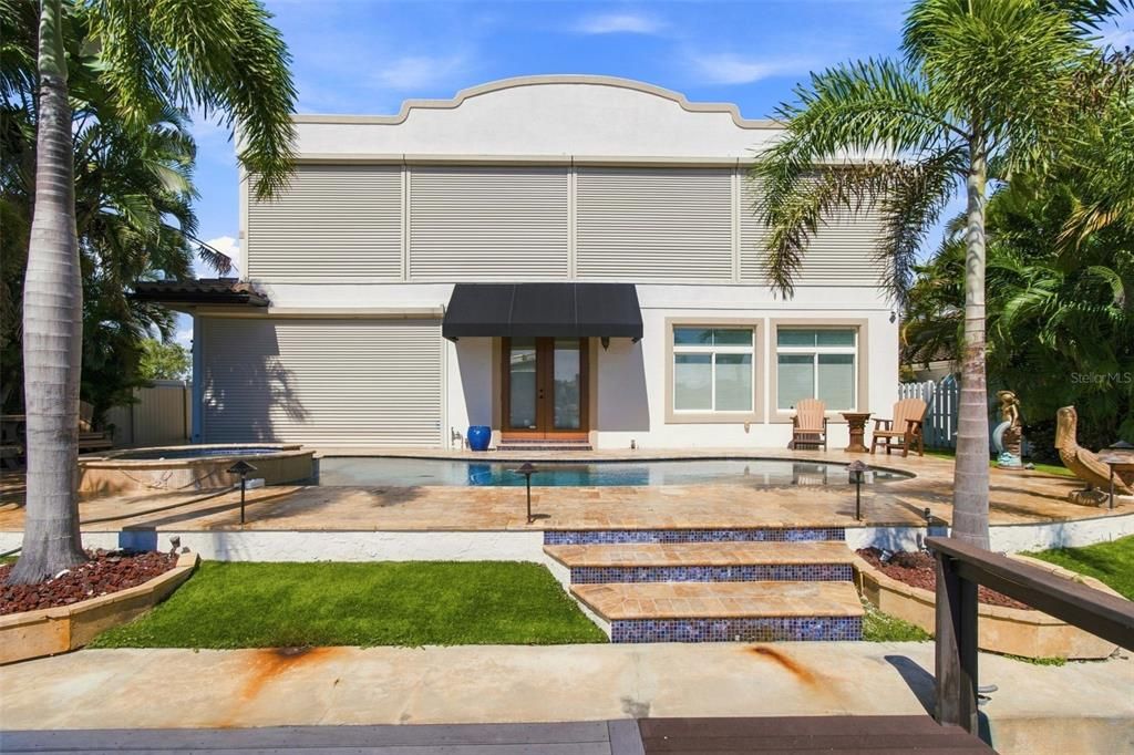 For Sale: $2,995,000 (4 beds, 5 baths, 3992 Square Feet)